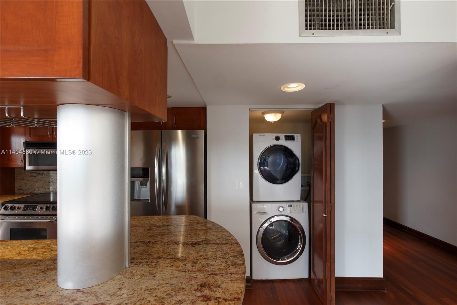 BRICKELL PLACE CONDO - Residential Lease