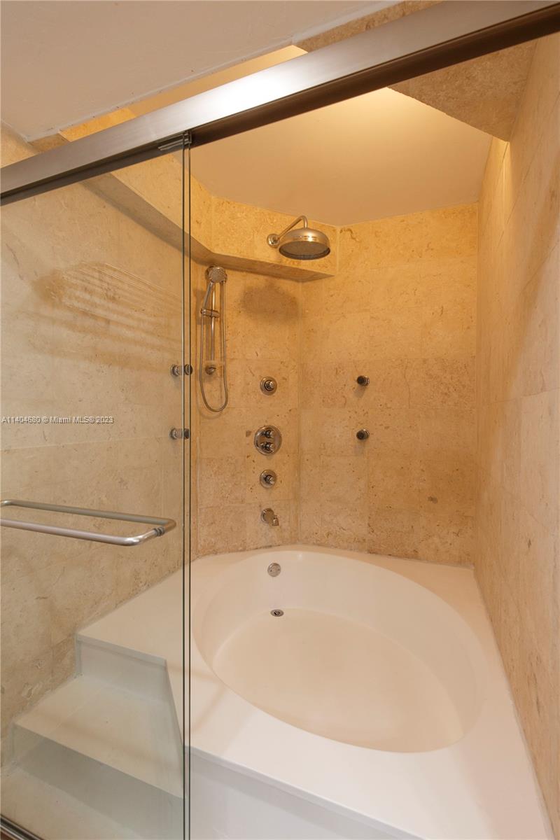 BRICKELL PLACE CONDO - Residential Lease