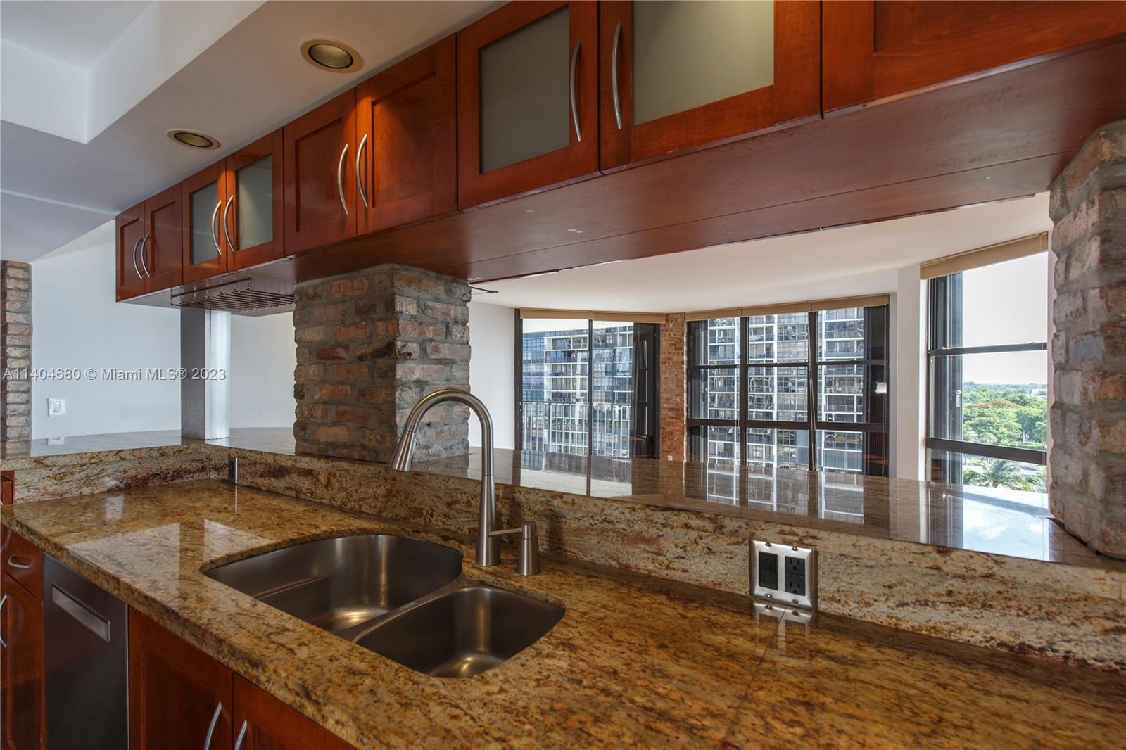 BRICKELL PLACE CONDO - Residential Lease