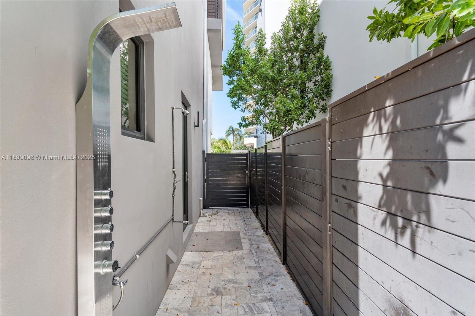 HOLLYWOOD CENTRAL BEACH - Residential