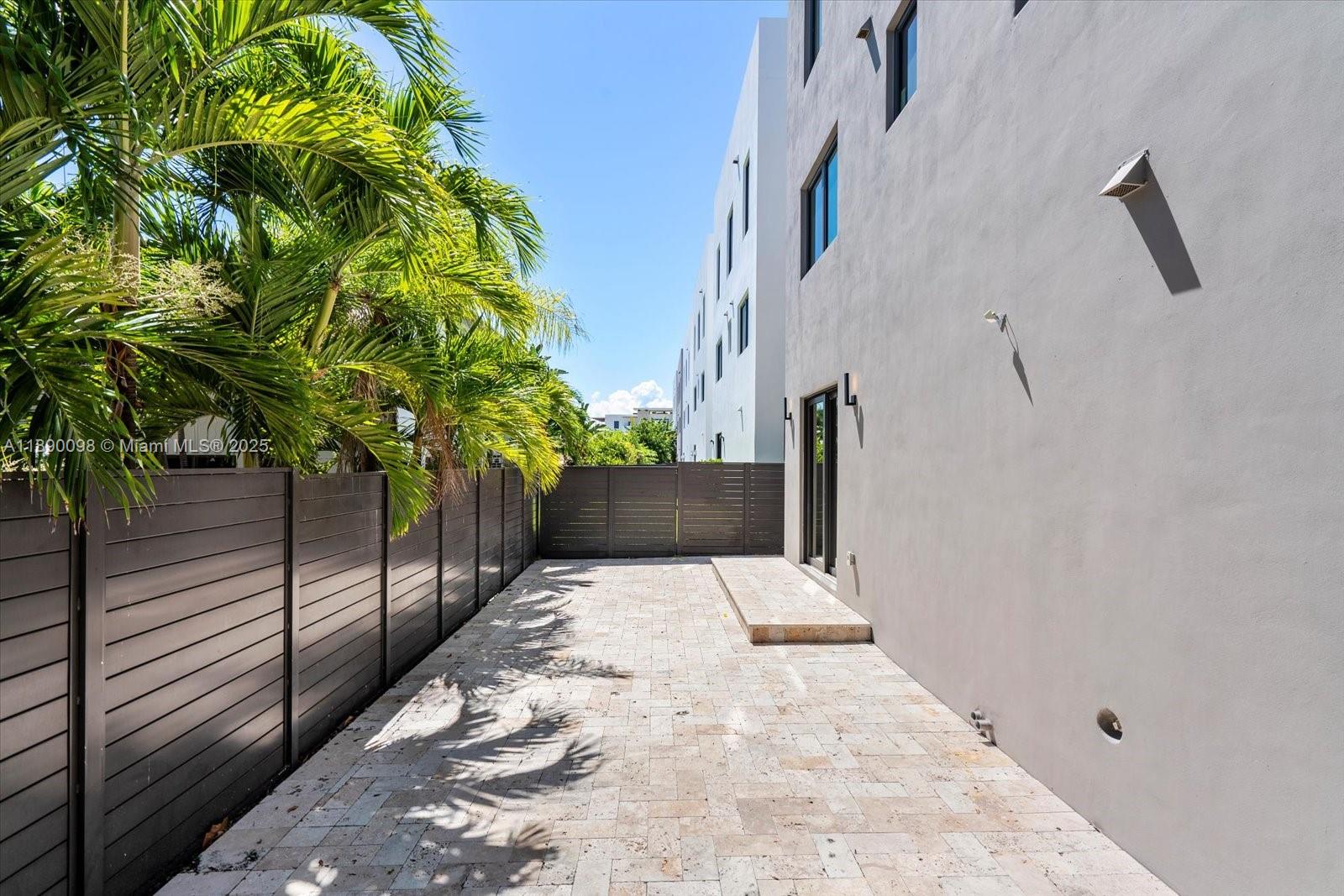 HOLLYWOOD CENTRAL BEACH - Residential
