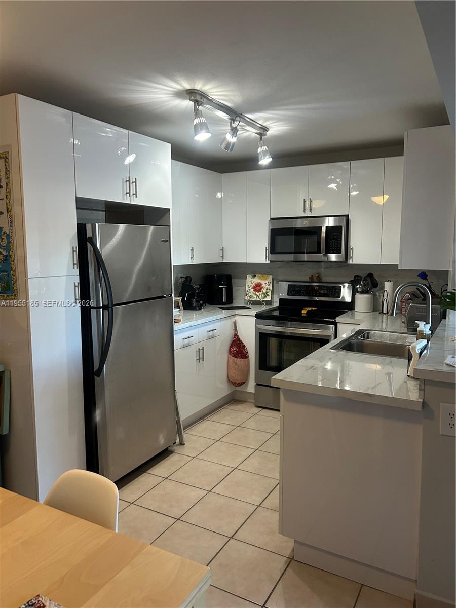 PALMS OF PEMBROKE CONDO - Residential