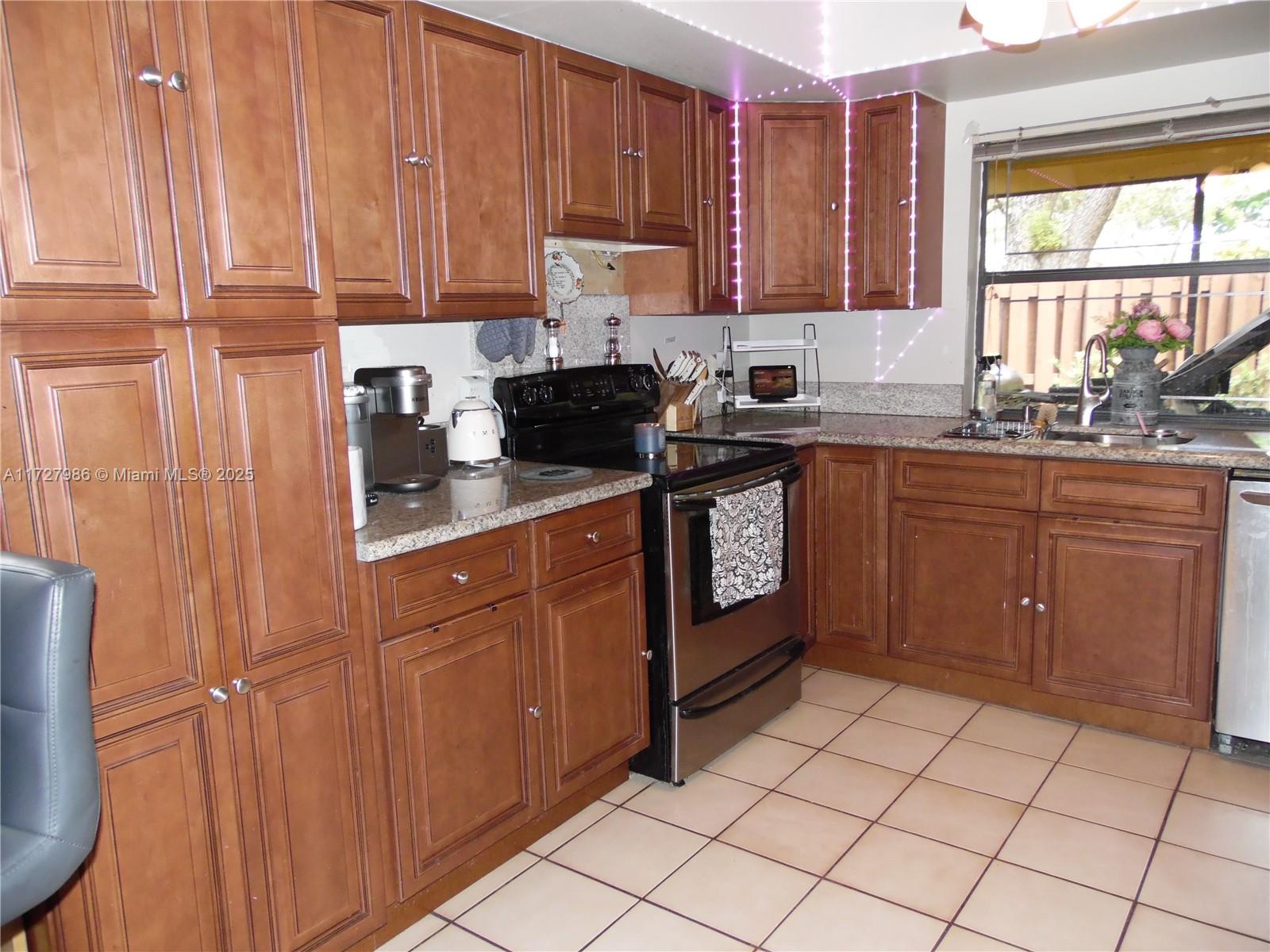 LAKES OF THE MEADOW SEC 3 - Residential