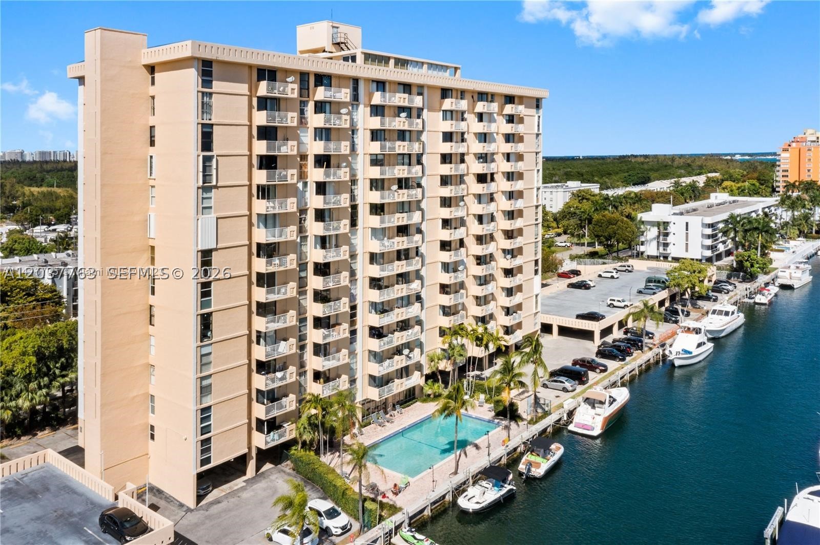 VECINO DEL MAR CONDO - Residential