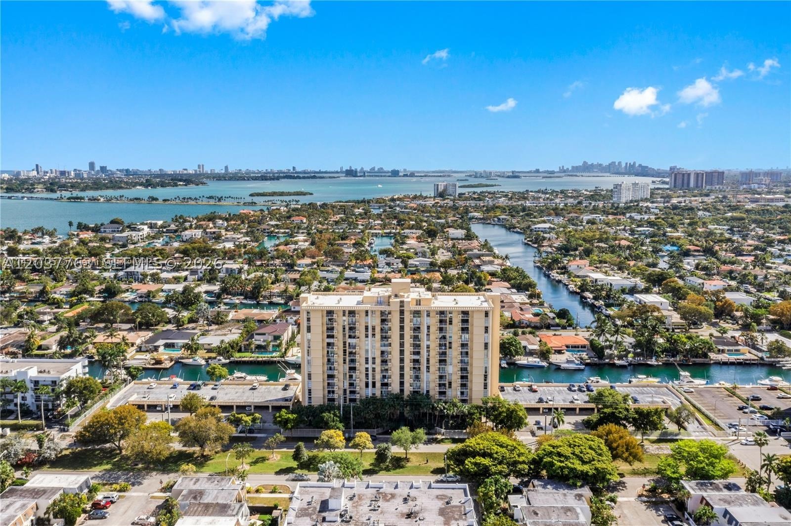 VECINO DEL MAR CONDO - Residential