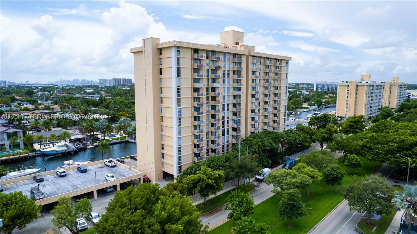 VECINO DEL MAR CONDO - Residential