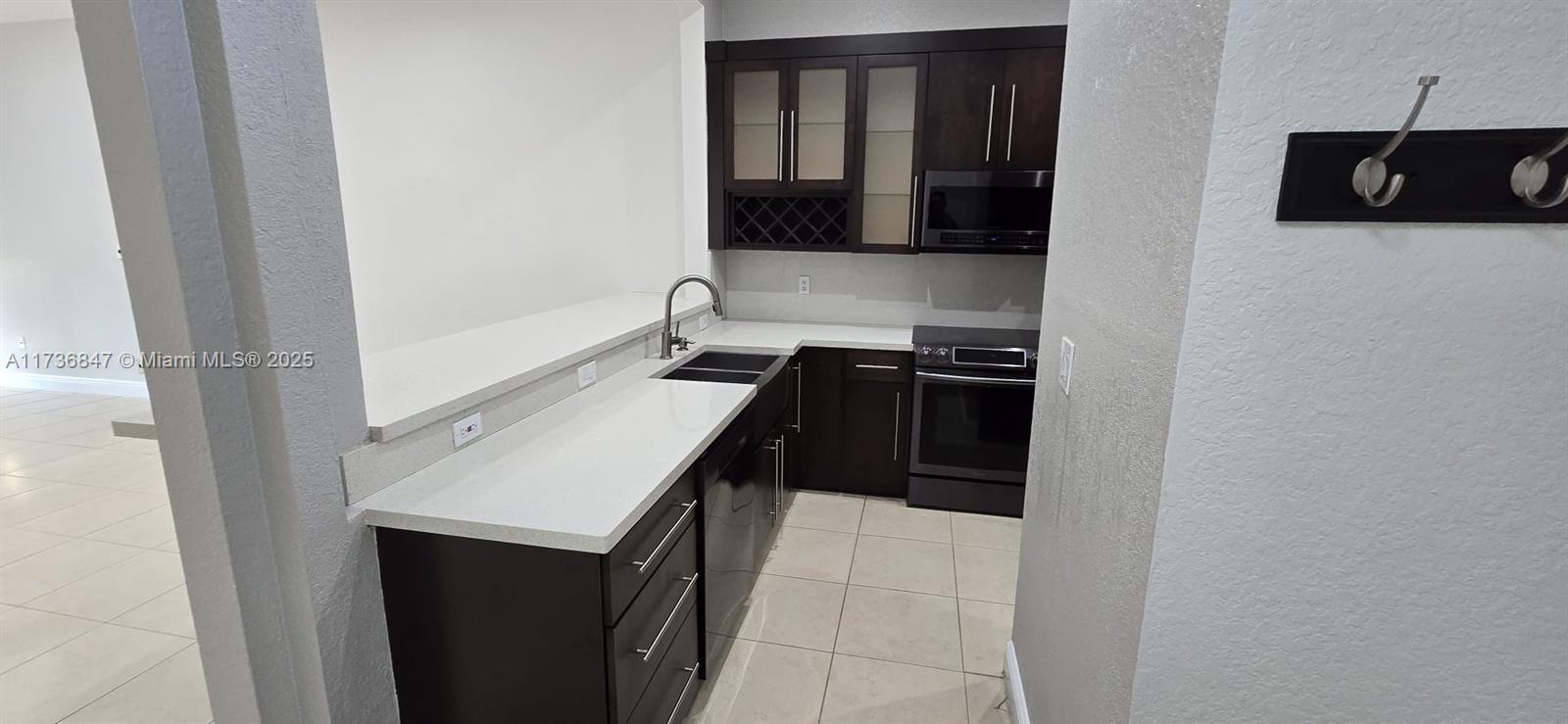 FOREST LAKES COUNTRY GARD - Residential Lease
