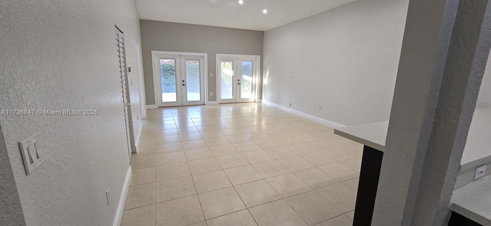FOREST LAKES COUNTRY GARD - Residential Lease