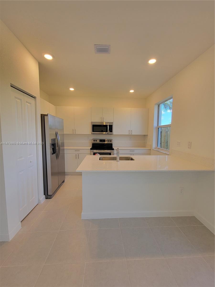 KEYS GATE RESIDENTIAL - Residential Lease