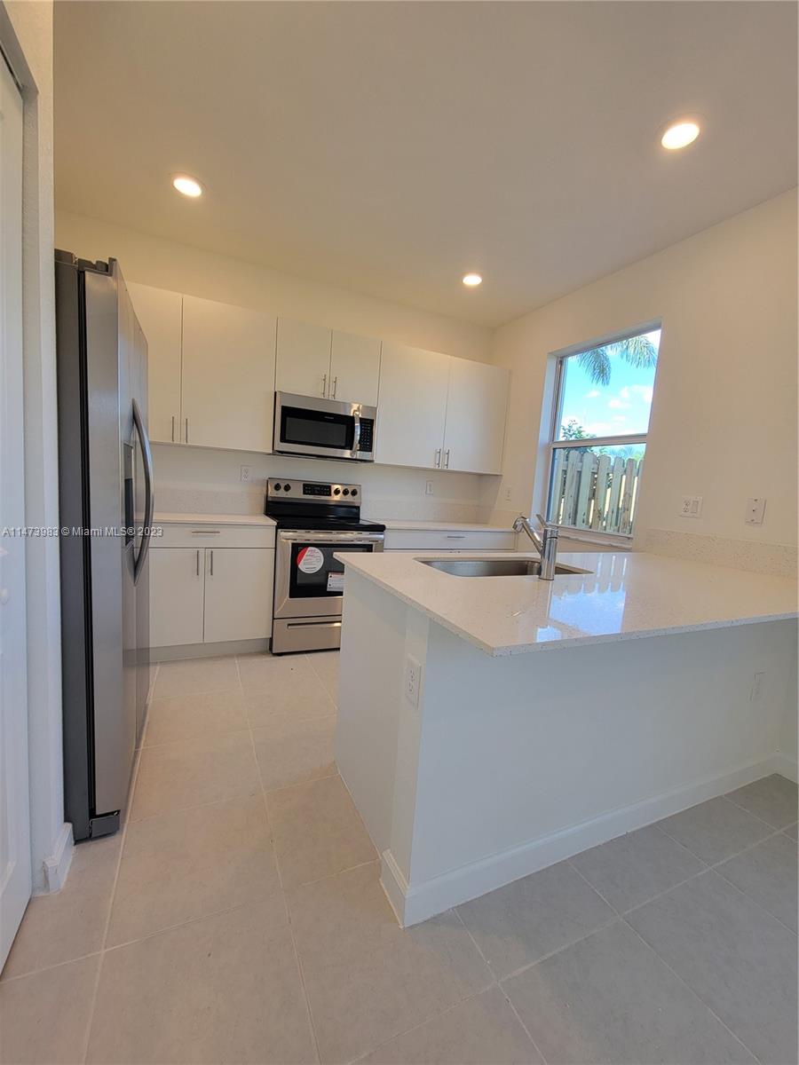 KEYS GATE RESIDENTIAL - Residential Lease