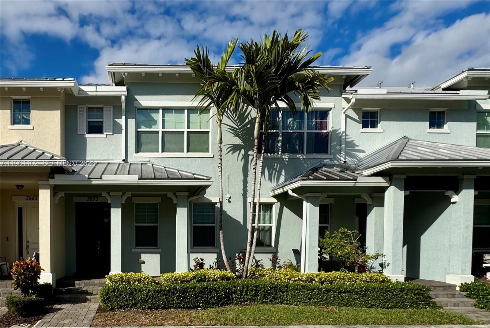 BEAUTIFUL TOWNHOUSE!! in the prestigious PARKVIEW AT HILLCREST Community. Large 3 bedrooms, 2.5 bathrooms, home with private garage, features and open floor plan, impact windows and modern kitchen with upgraded cabinetry. Residents enjoy resort-style living with Clubhouse, pool, fitness center and secure grounds. >>> Near highways, shopping, beaches and International Airports.
<<< READY TO MOVE IN >>>