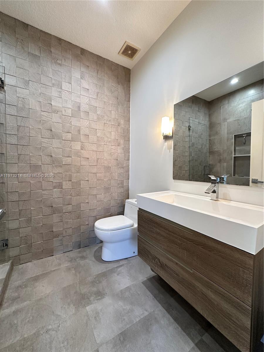 DORAL ISLES-ANTILLES - Residential