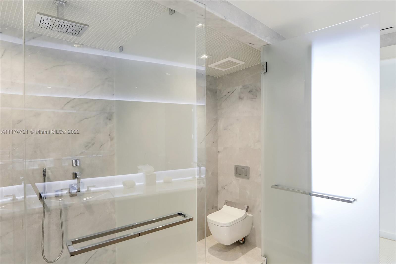 TURNBERRY OCEAN CLUB - Residential