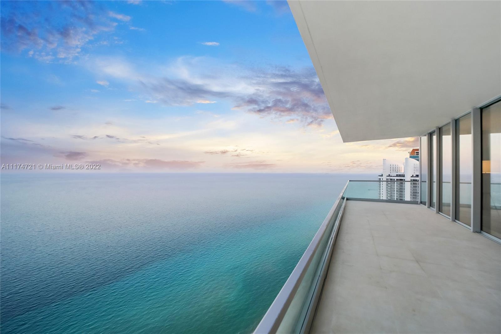 TURNBERRY OCEAN CLUB - Residential