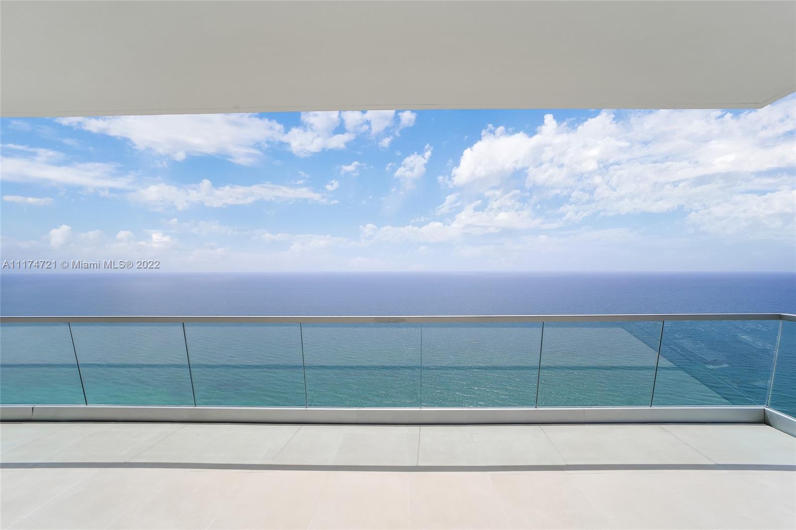 TURNBERRY OCEAN CLUB - Residential