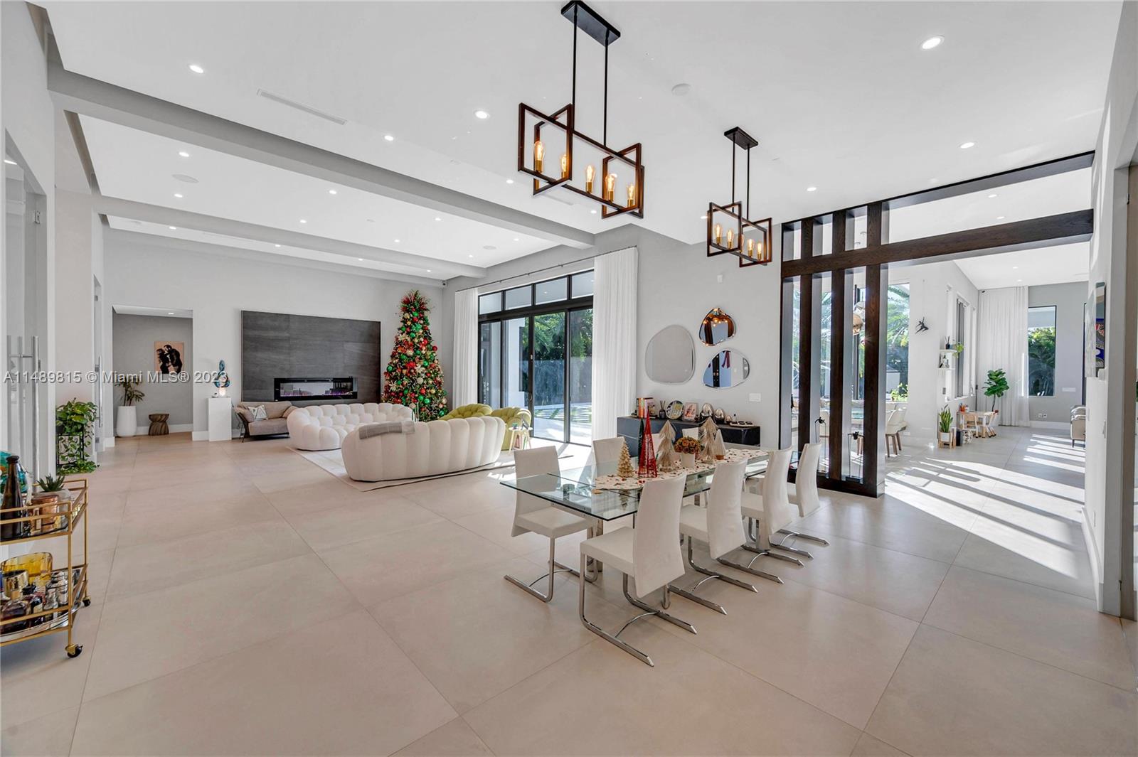PLANTATION ACRES - Residential