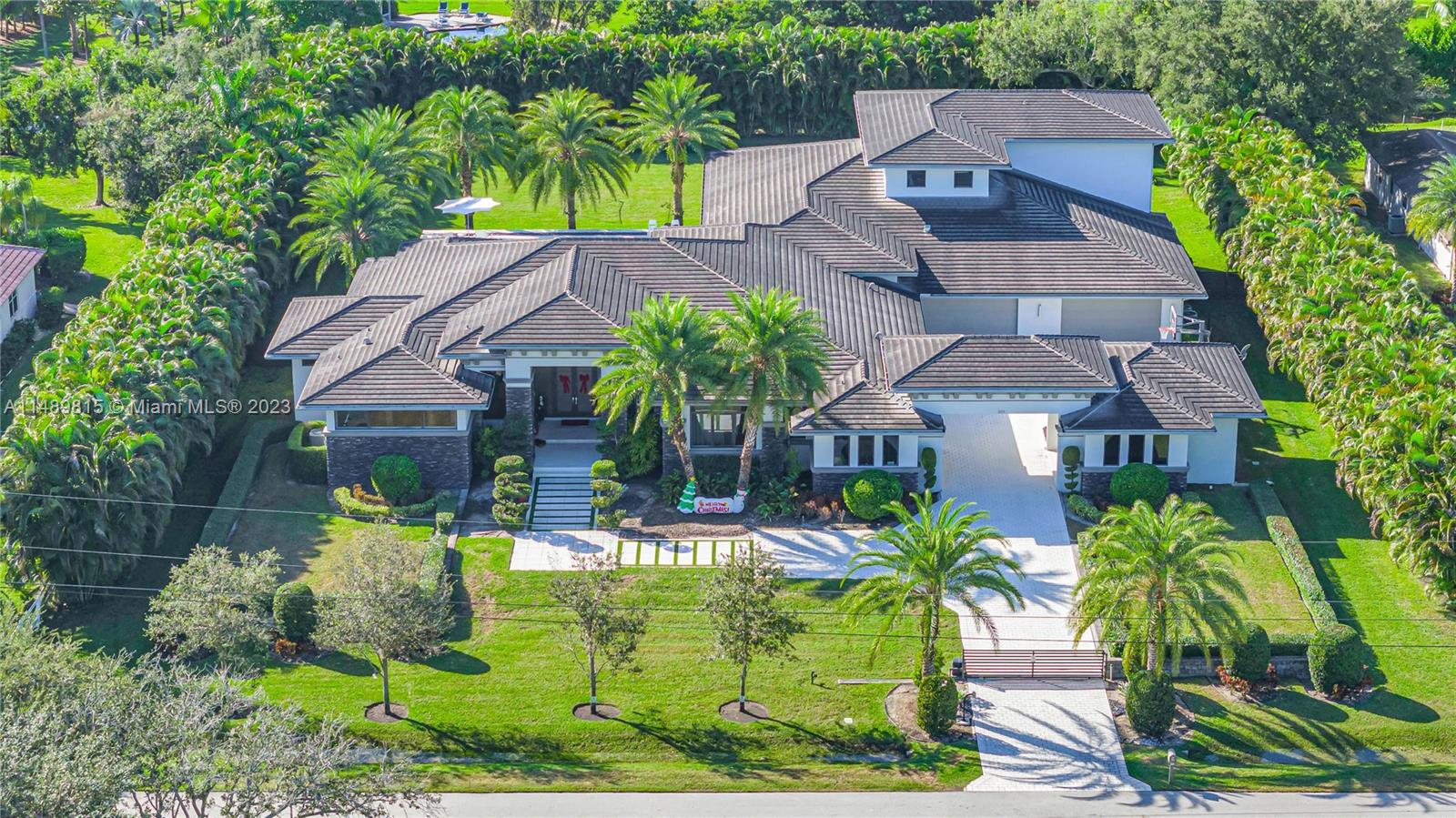 PLANTATION ACRES - Residential