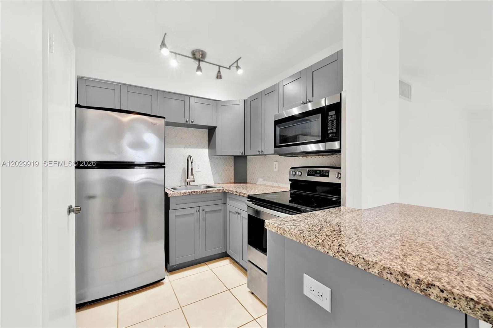 CASA GRANADA CONDO - Residential
