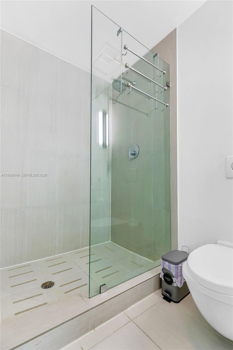 MIDBLOCK MIAMI CONDO - Residential