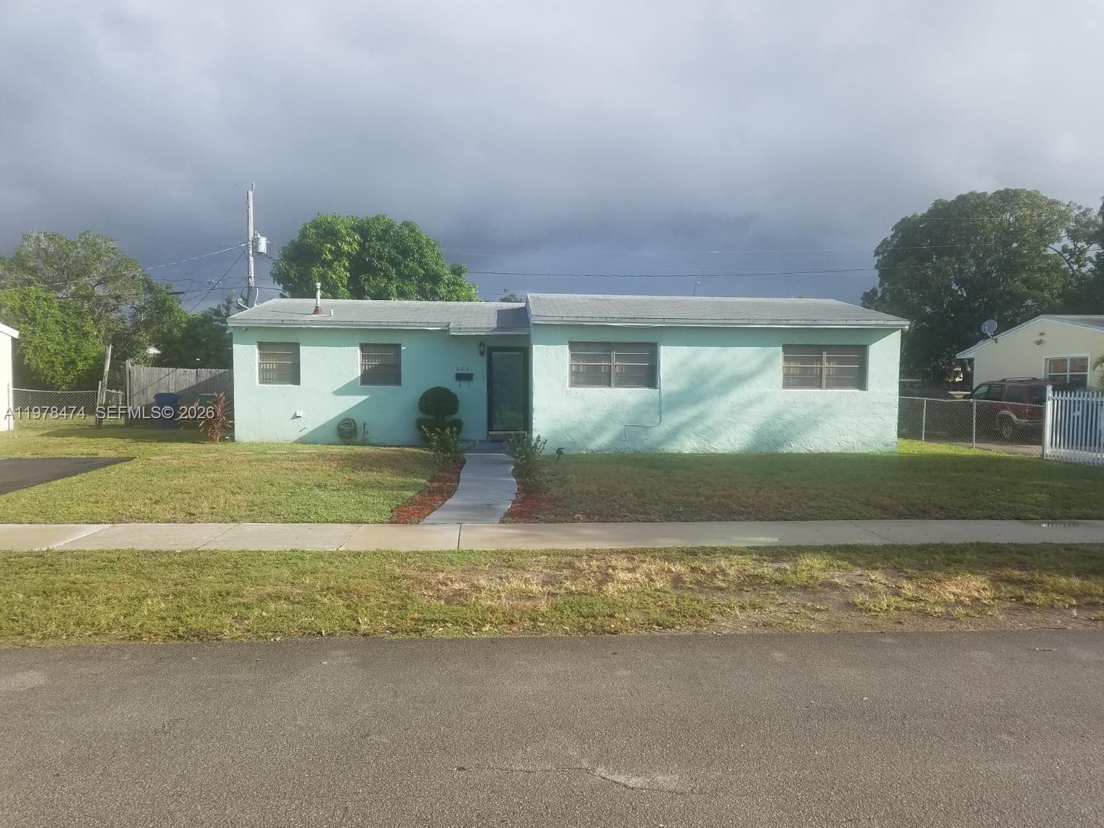 Cozy 3/2 in well sought Miami Gardens. Close to all expressways, easy travel. Fenced backyard. On a street of well kept homes.
Tenant occupied . Lease expires July 5,2026.