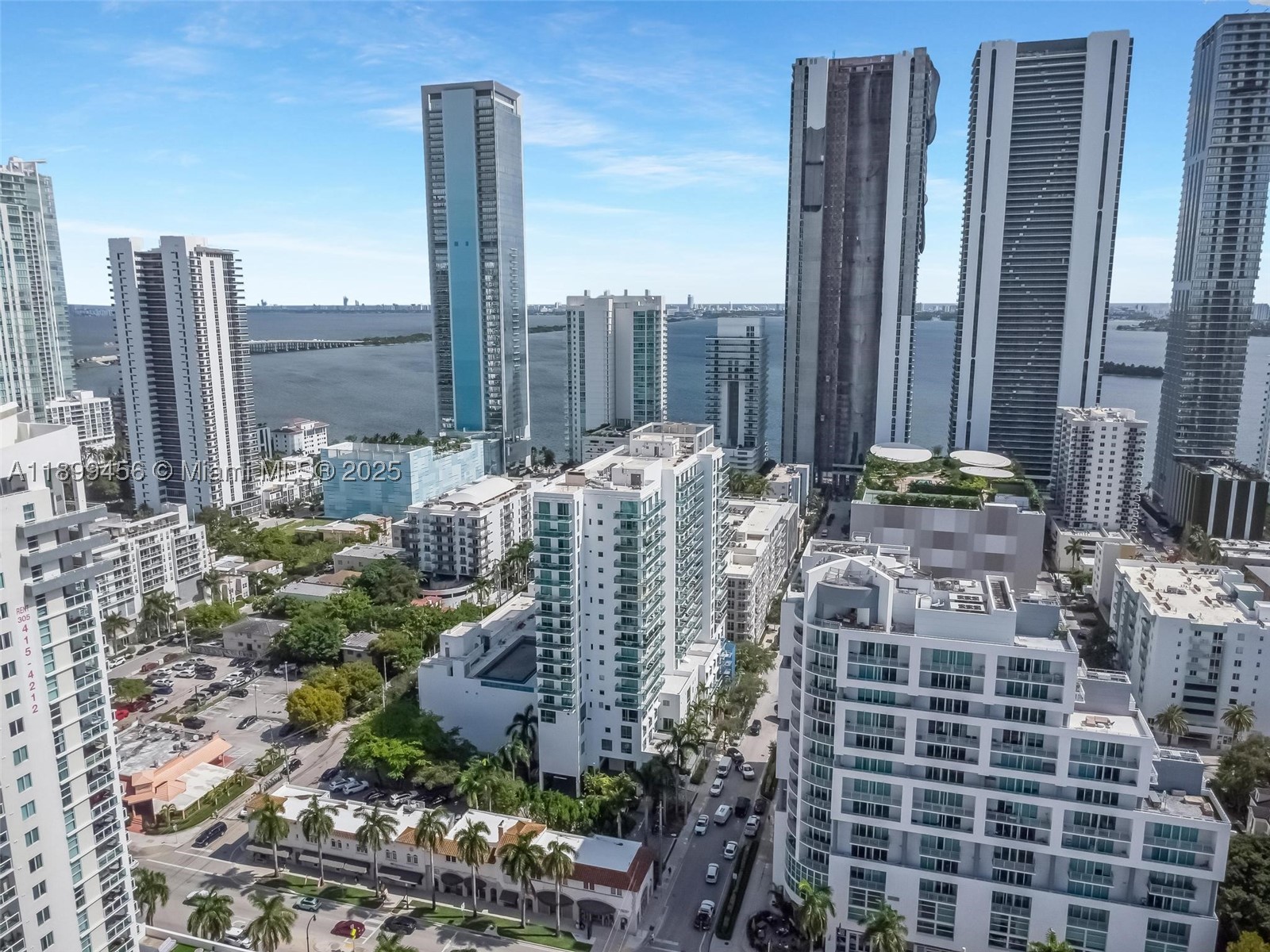 GALLERY ART CONDO - Residential