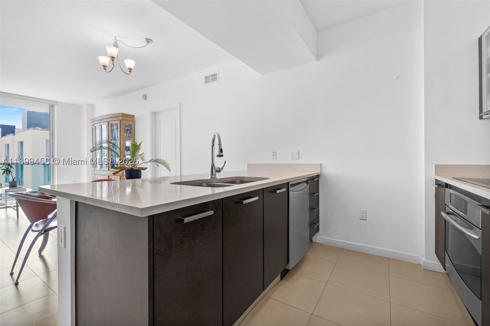 GALLERY ART CONDO - Residential