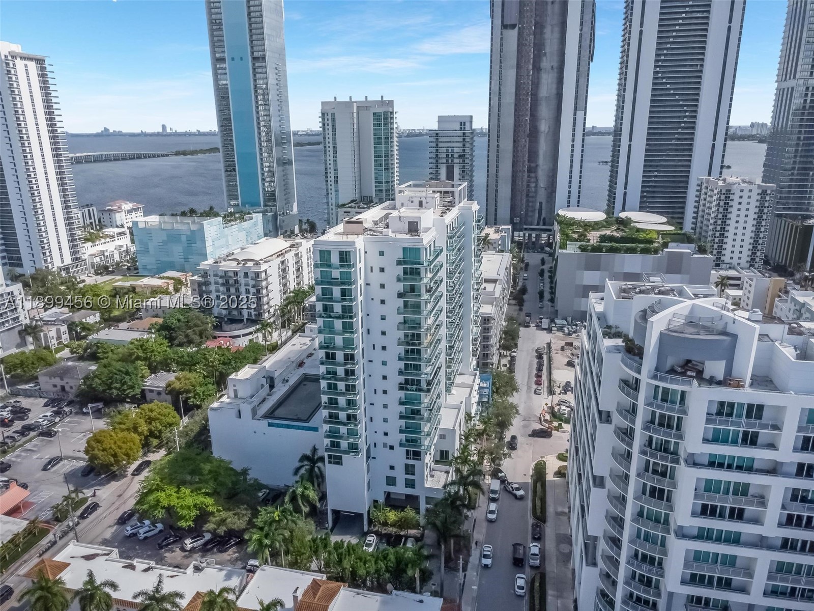 GALLERY ART CONDO - Residential