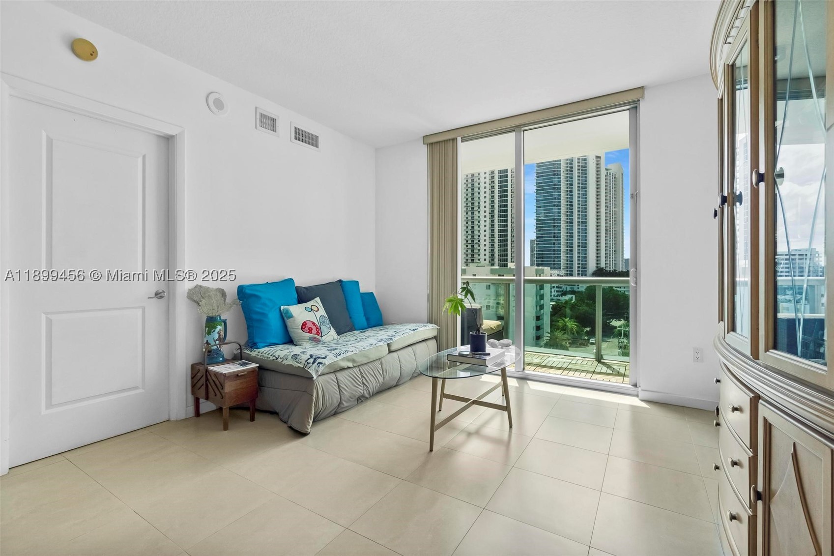 GALLERY ART CONDO - Residential