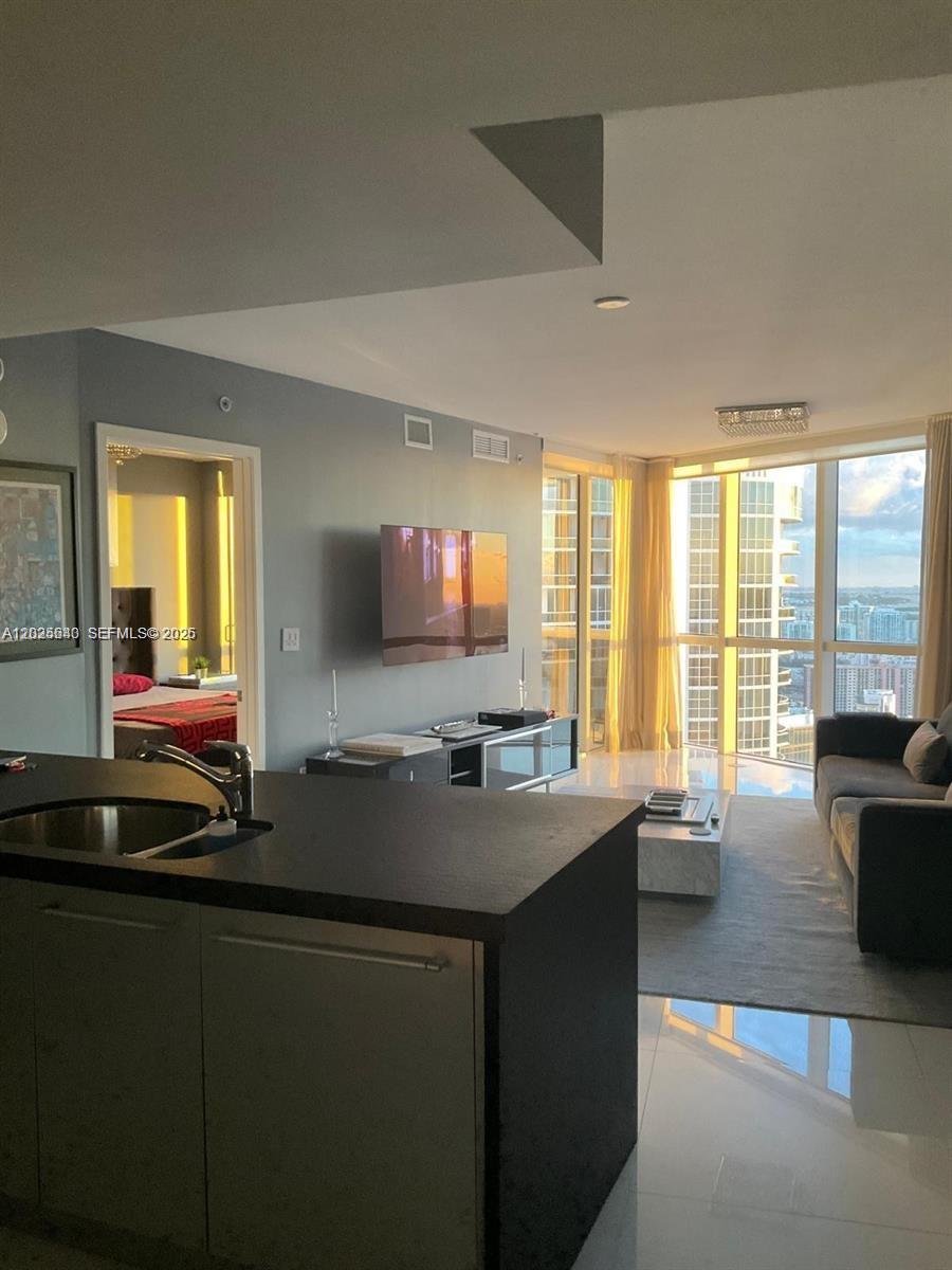 TRUMP ROYALE CONDO - Residential Lease