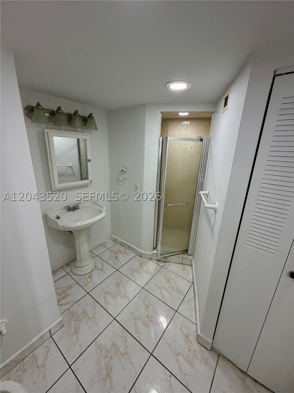 BUCKLEY TOWERS CONDO - EA - Residential