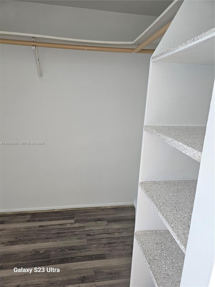 BISCAYA IV CONDO - Residential
