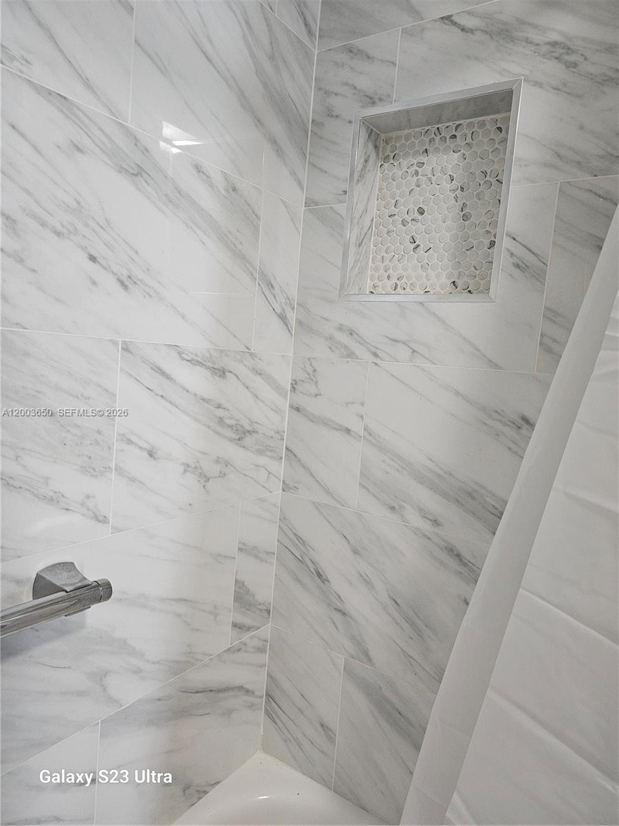 BISCAYA IV CONDO - Residential