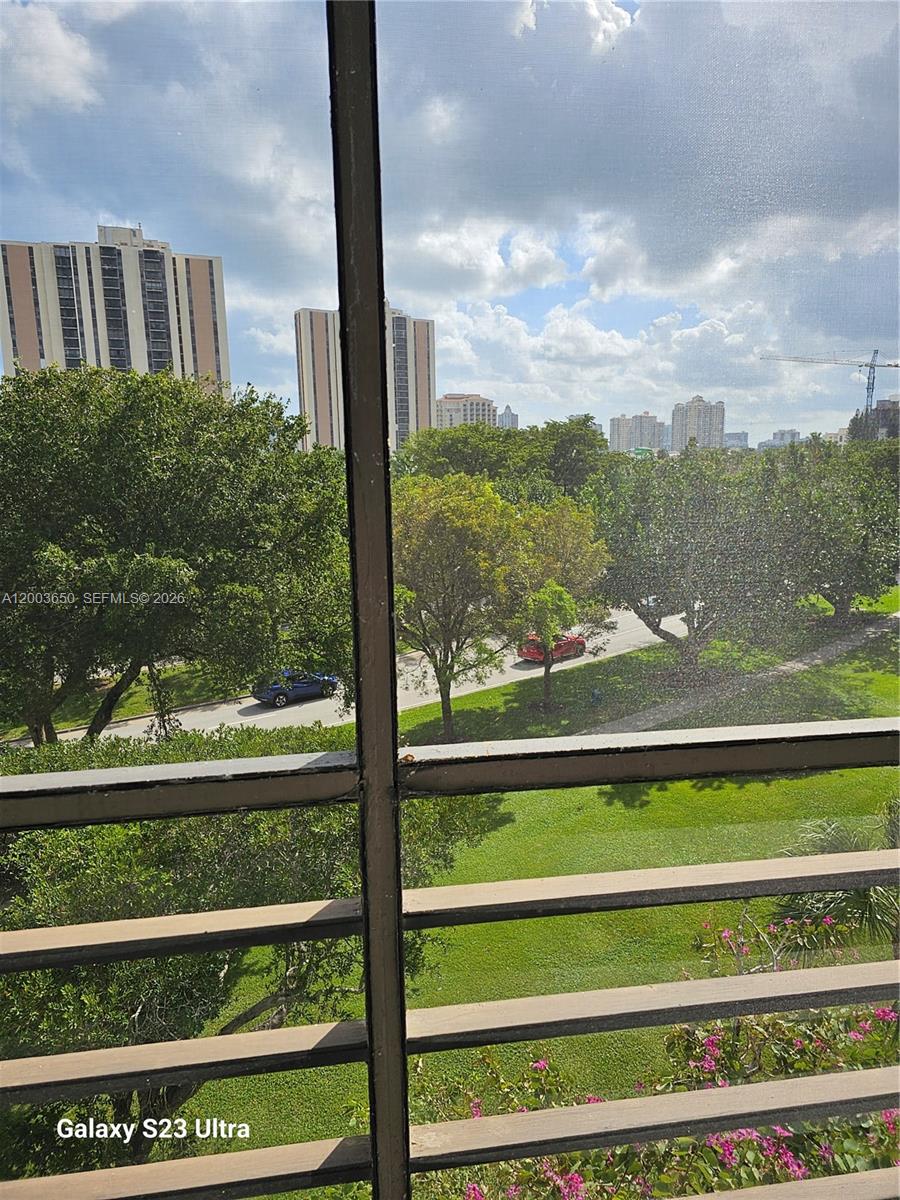 BISCAYA IV CONDO - Residential