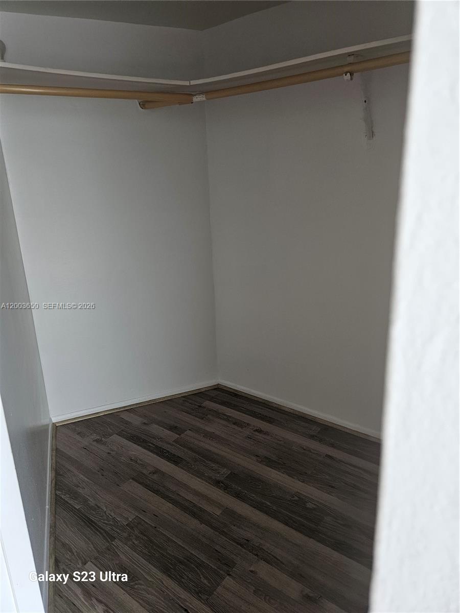BISCAYA IV CONDO - Residential