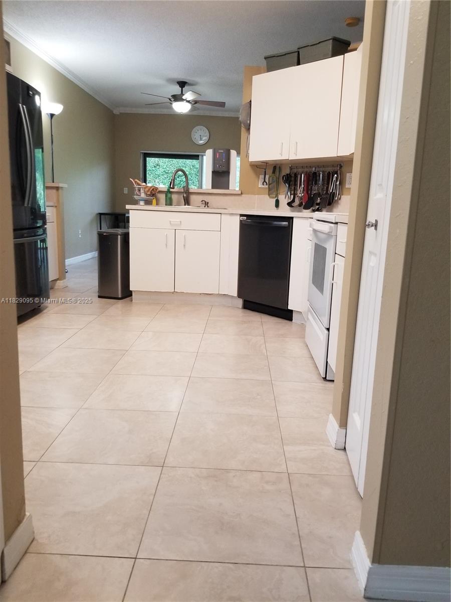 SAPPHIRE SHORES-SAPPHIRE - Residential Lease