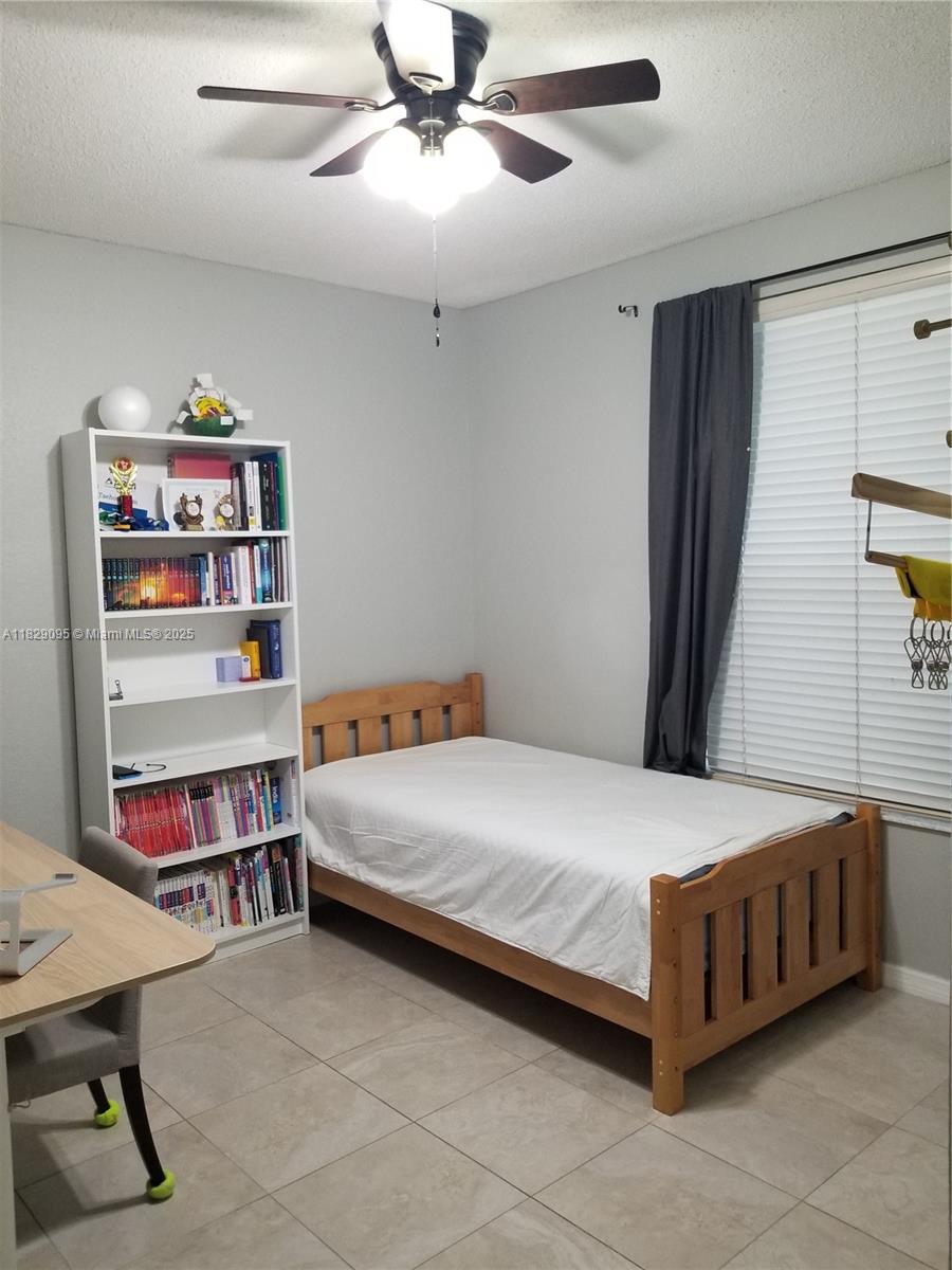 SAPPHIRE SHORES-SAPPHIRE - Residential Lease