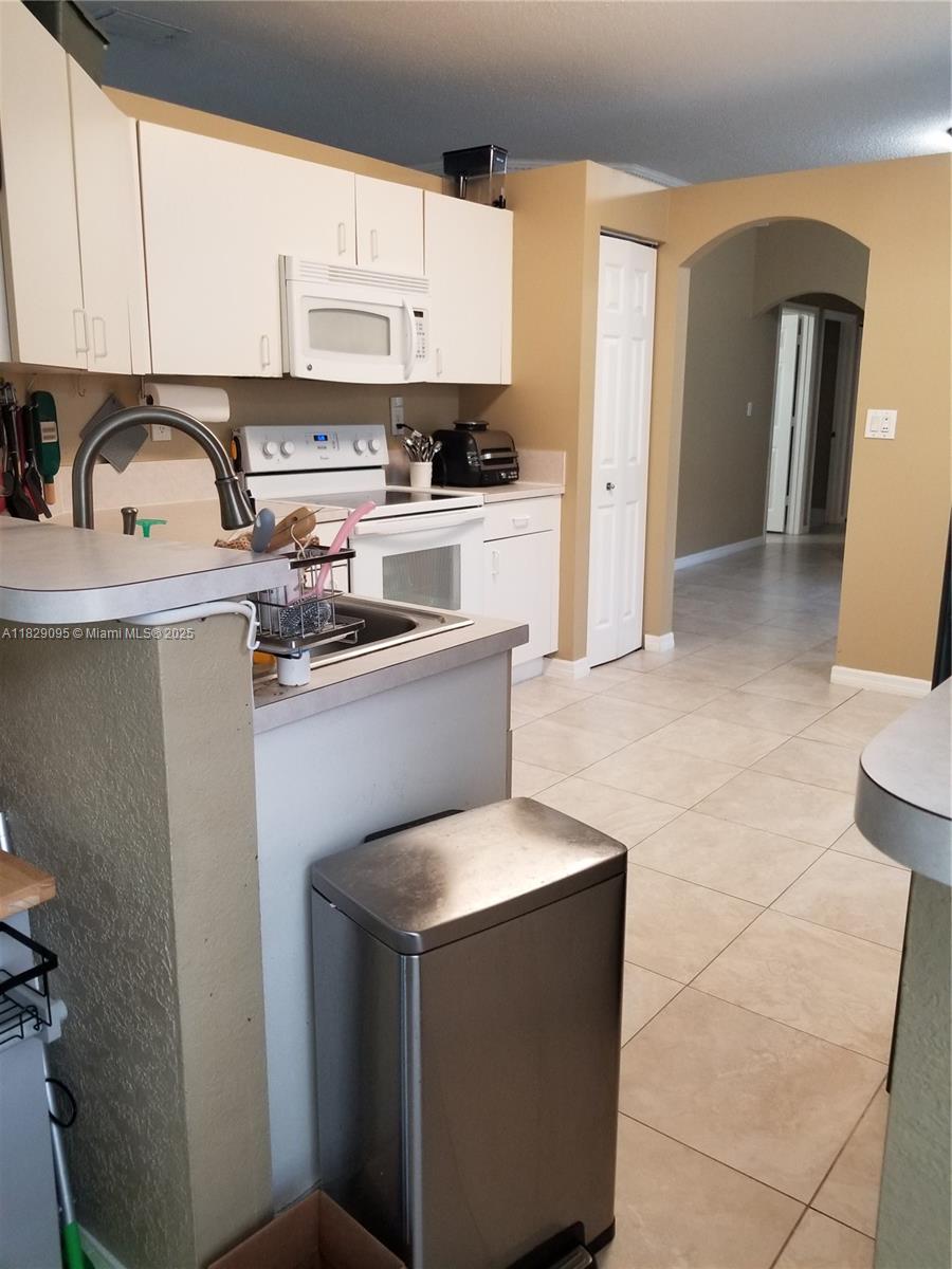 SAPPHIRE SHORES-SAPPHIRE - Residential Lease