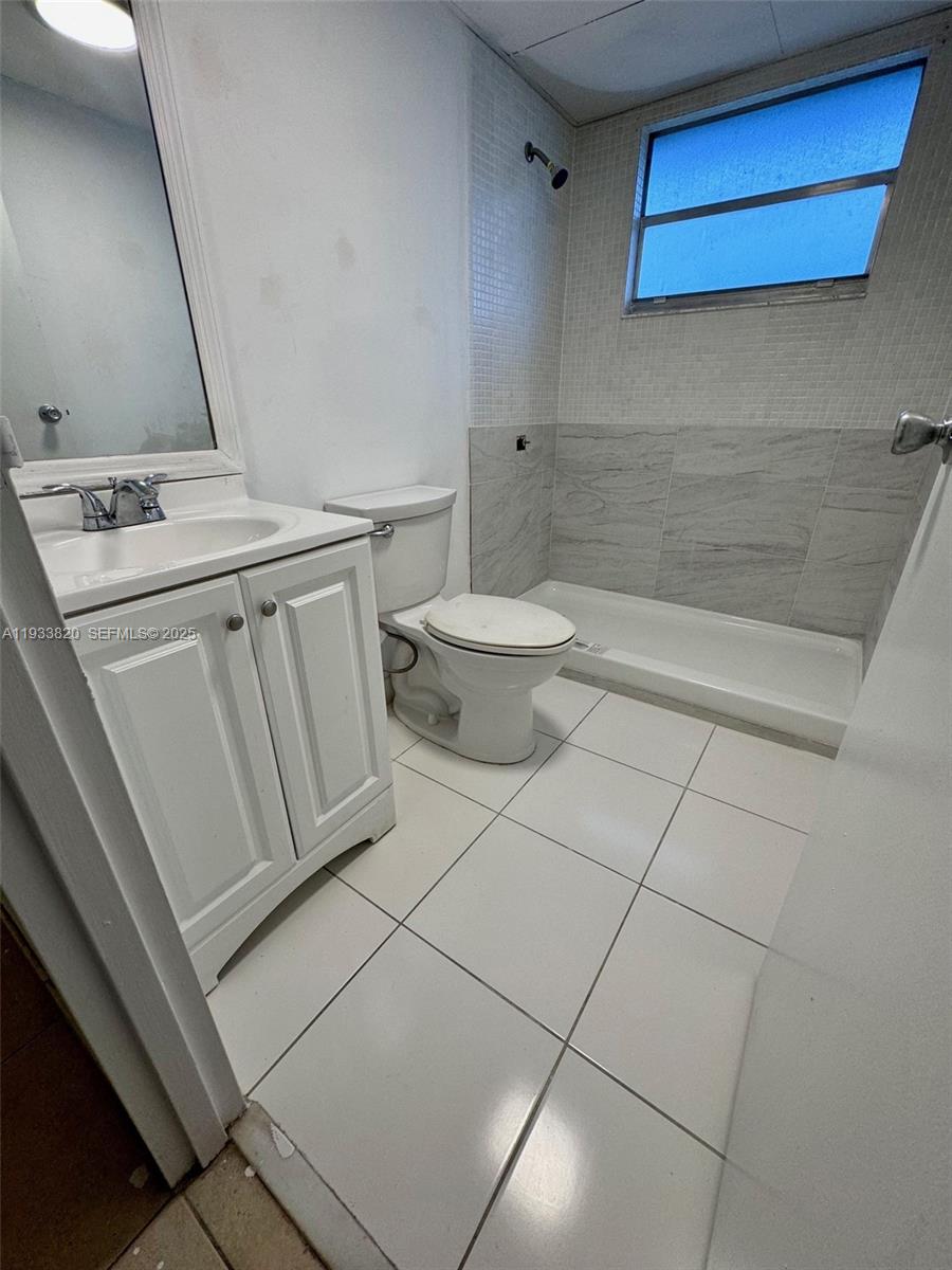 KINGS POINT BRITTANY COND - Residential