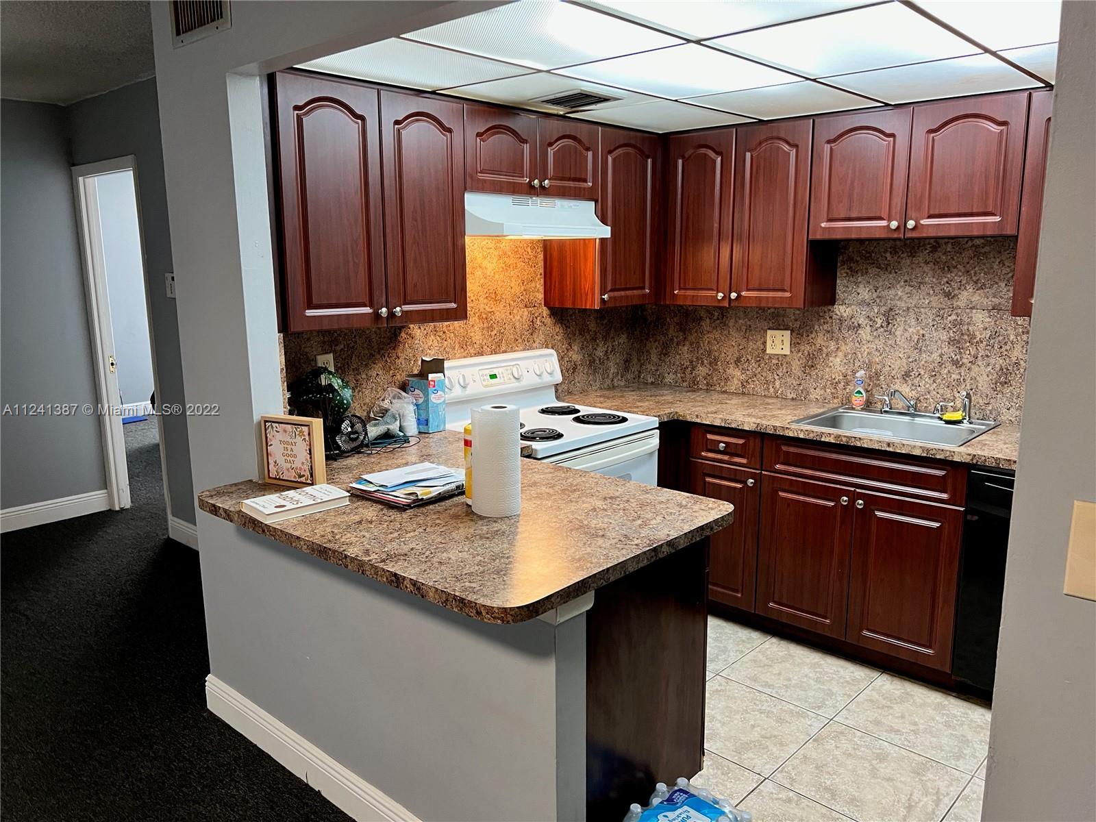 NEWPORT AT LAUDERHILL CON - Residential