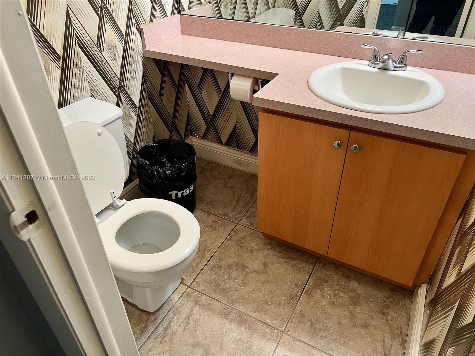 NEWPORT AT LAUDERHILL CON - Residential