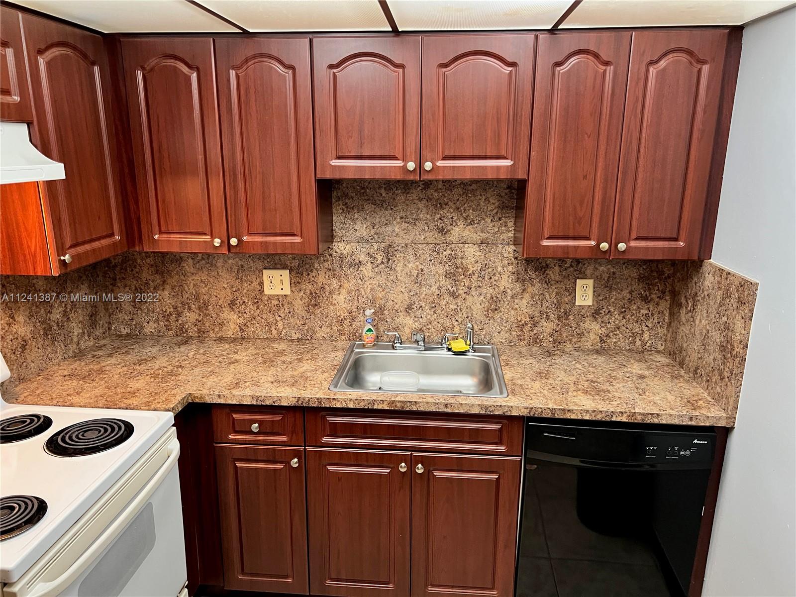 NEWPORT AT LAUDERHILL CON - Residential