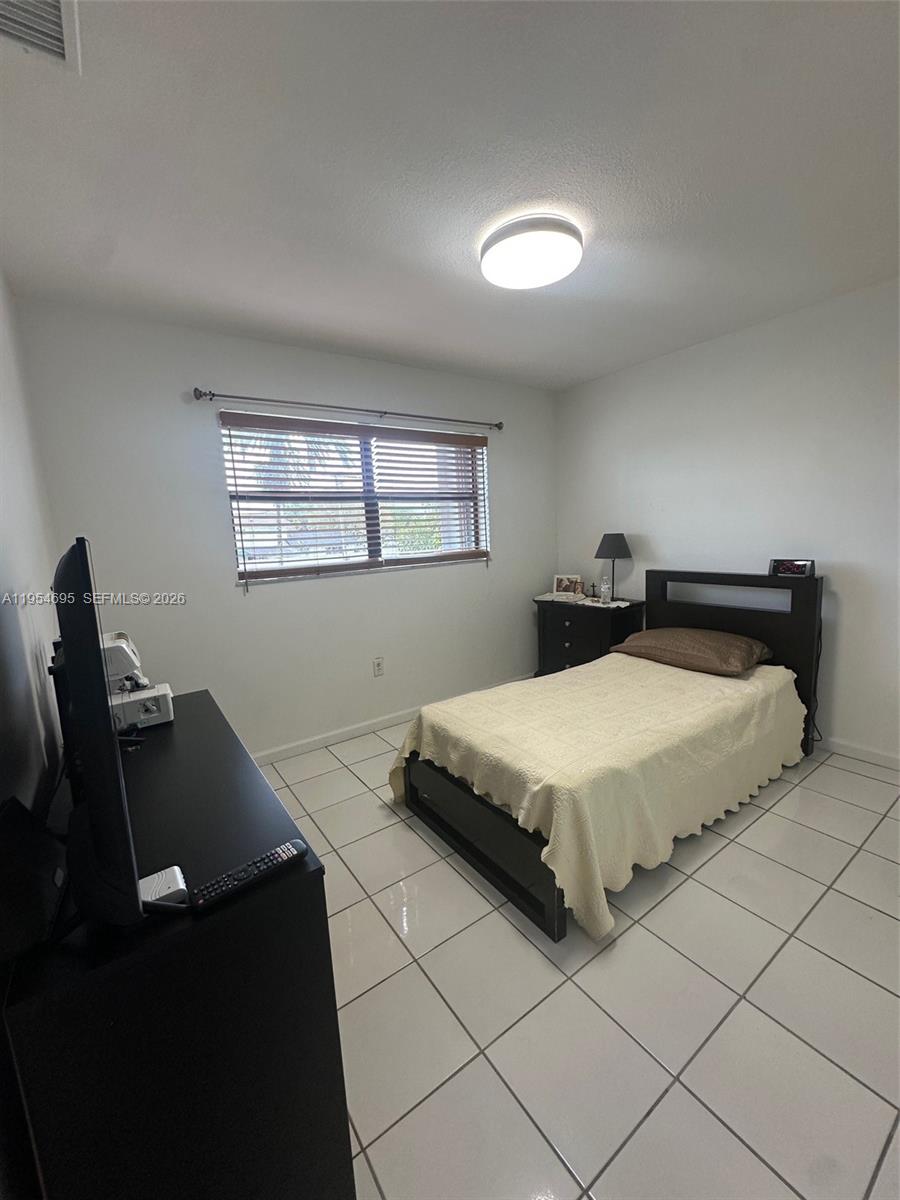 TREASURE OF KENDALL CONDO - Residential