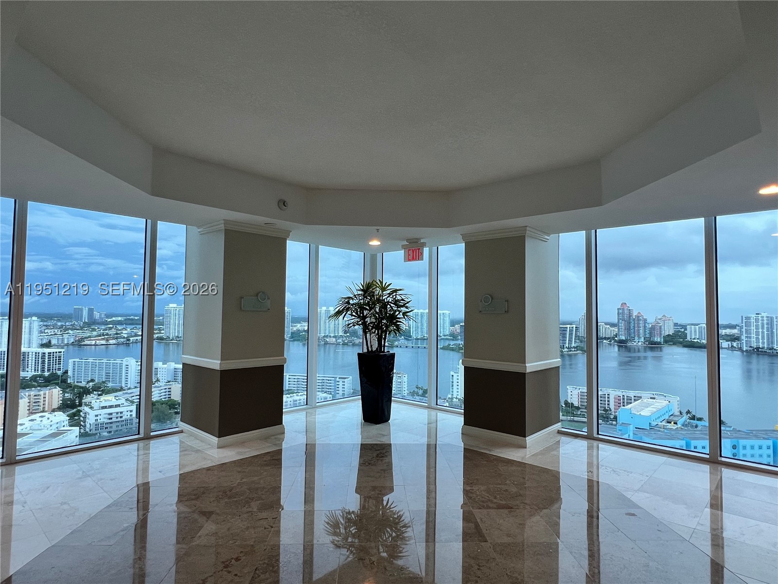 TRUMP INTERNATIONAL - Residential