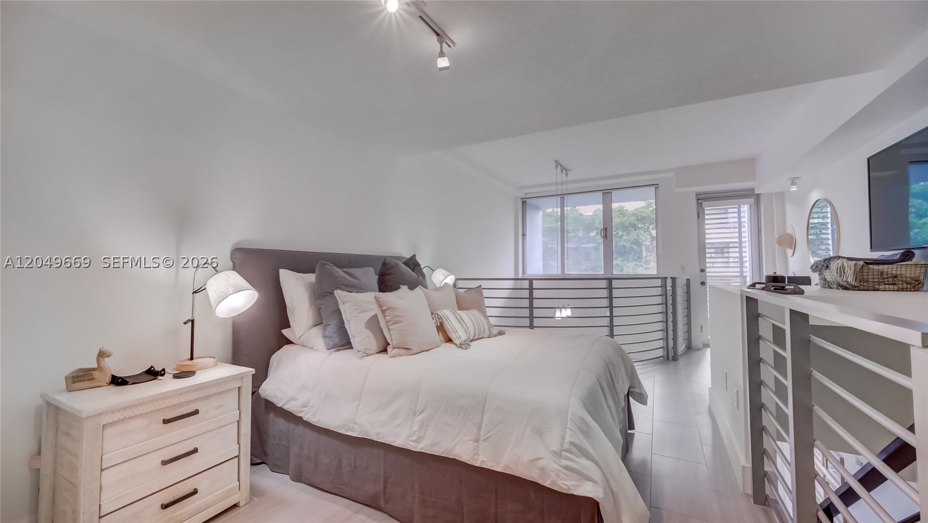 LOFTS AT MAYFAIR CONDO - Residential Lease