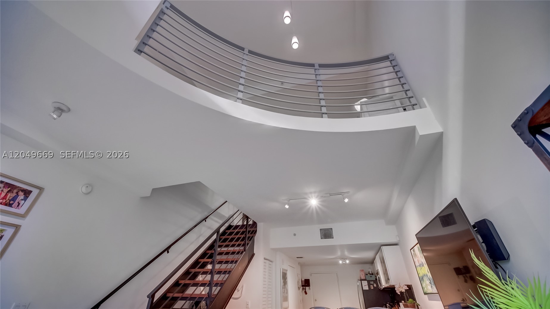 LOFTS AT MAYFAIR CONDO - Residential Lease