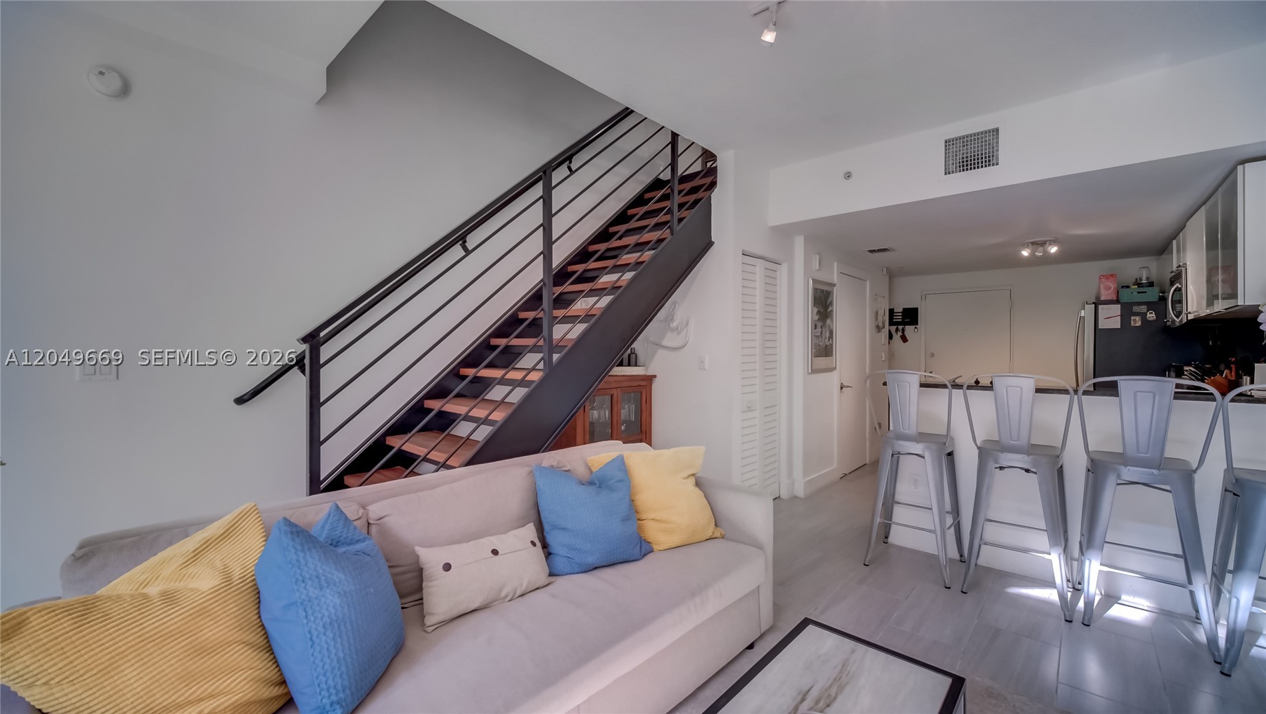 LOFTS AT MAYFAIR CONDO - Residential Lease