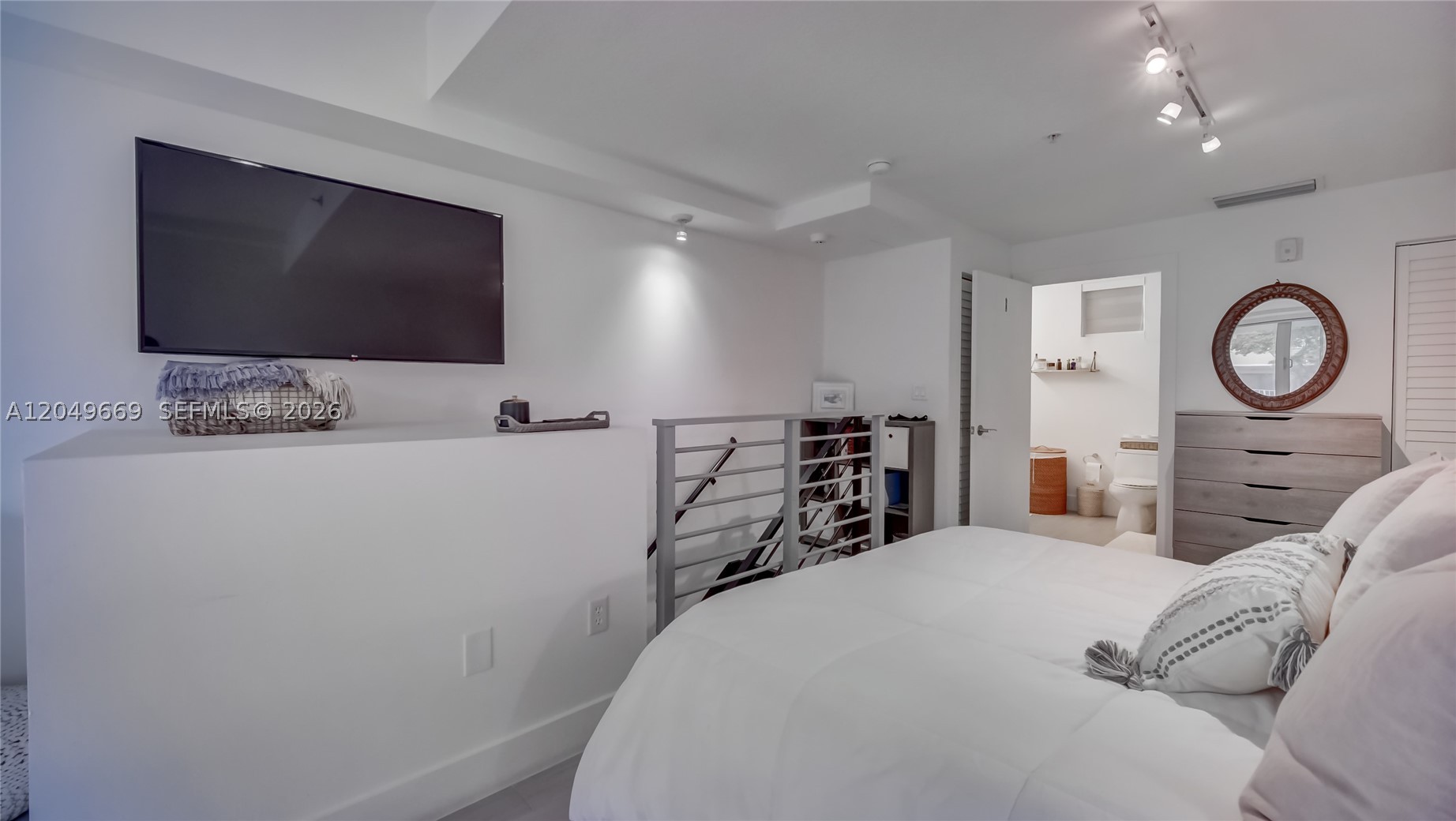LOFTS AT MAYFAIR CONDO - Residential Lease