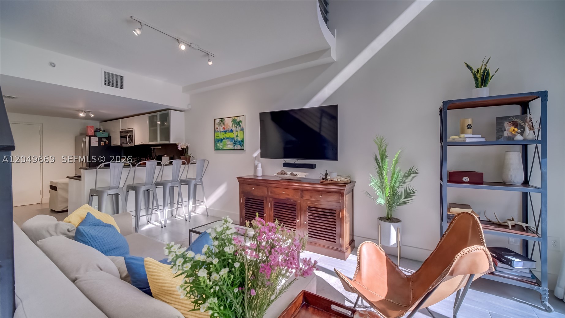 LOFTS AT MAYFAIR CONDO - Residential Lease