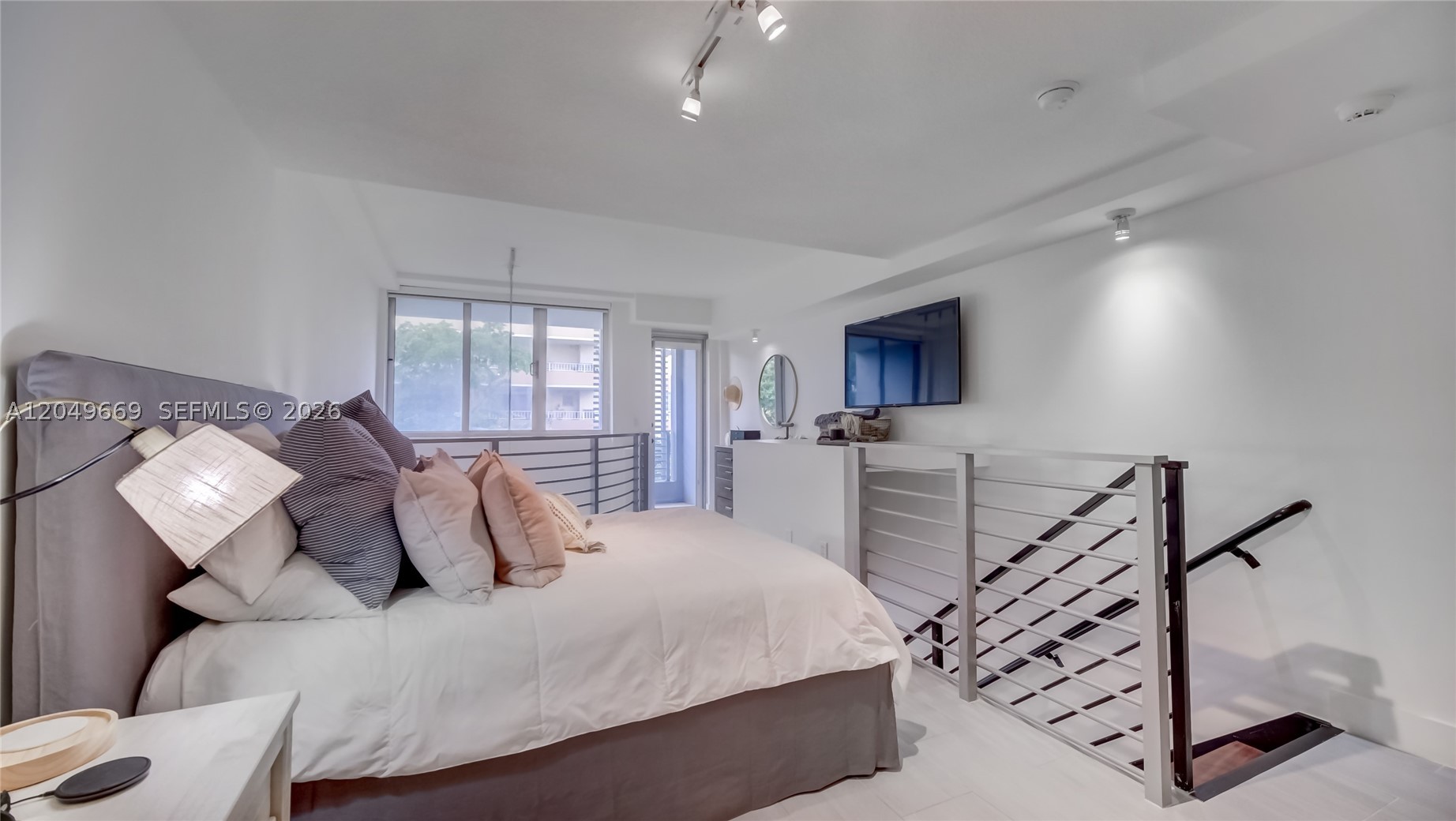 LOFTS AT MAYFAIR CONDO - Residential Lease