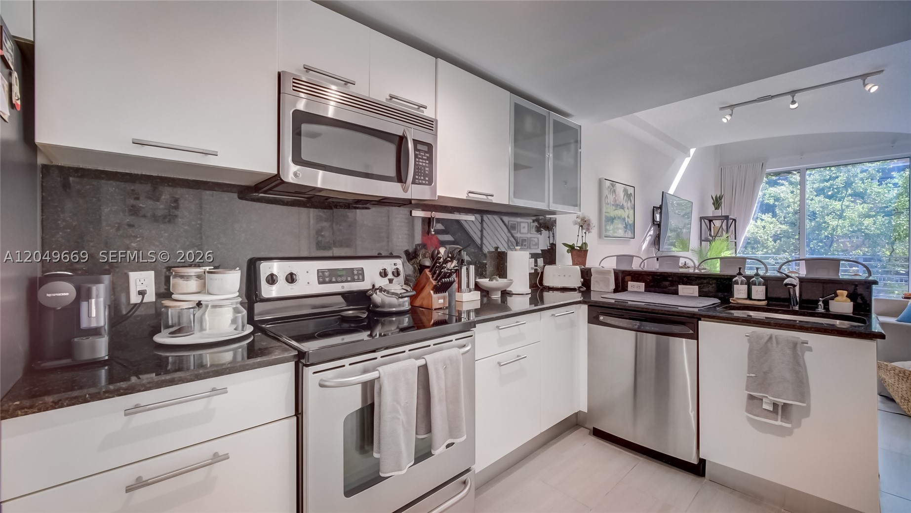 LOFTS AT MAYFAIR CONDO - Residential Lease